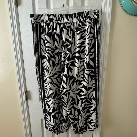Style & Co. black and white linen Leaf Pattern Pants - Picture 3 of 5